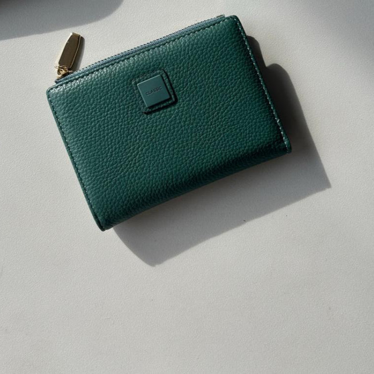 Small Classic Bi-Fold Women’s Wallet – Slim Purse with 4 Card Slots, Coin Zipper Pocket, Long Bill
