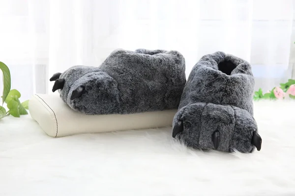 Wolf Slippers Plush Lining Non Slip Winter House Slippers for Couples Christmas Gift (Universal Size)